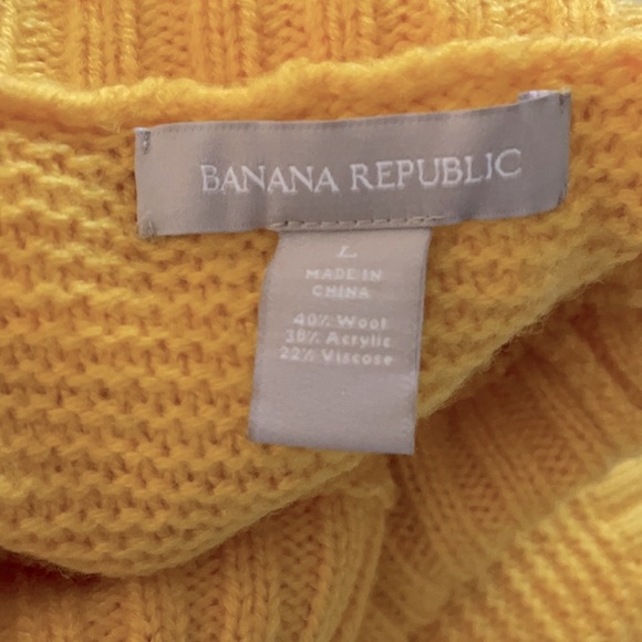Banana Republic Yellow Sweater - Picture 3 of 3